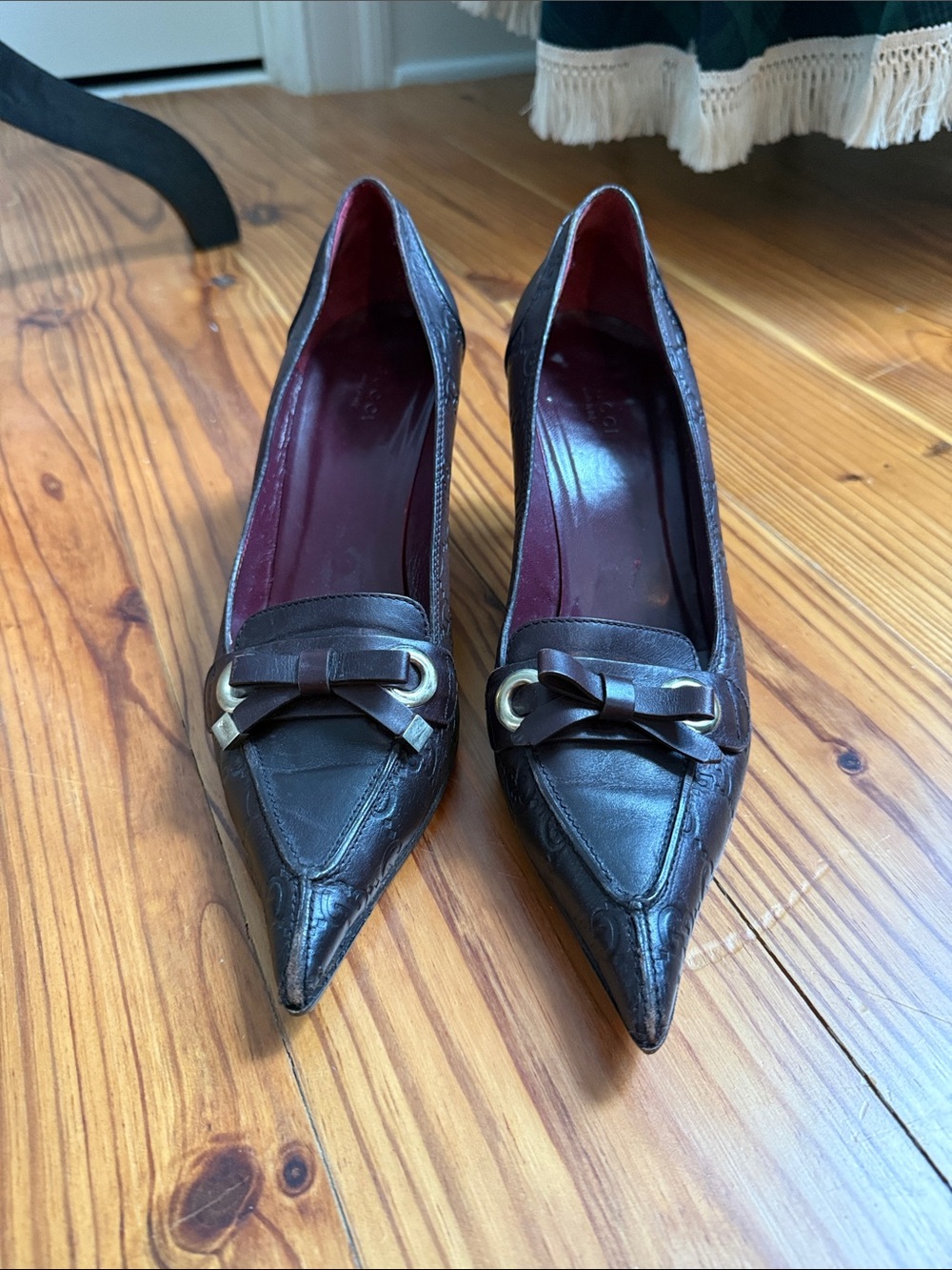 Gucci Dark Brown Pointed Leather Heels with Bow and Gold Hardware